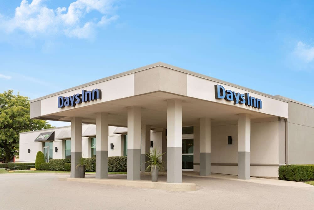 Days Inn by Wyndham London 1