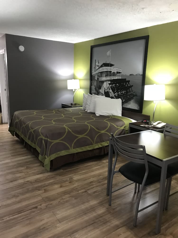 Super 8 by Wyndham Slidell 1
