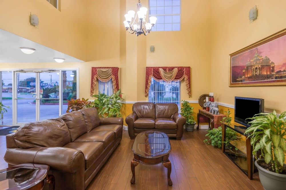 Days Inn by Wyndham San Antonio Southeast Frost Bank Center 3