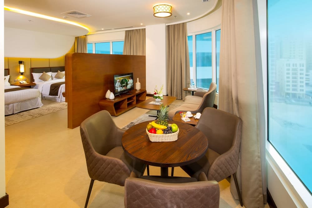 Arch Hotel 2