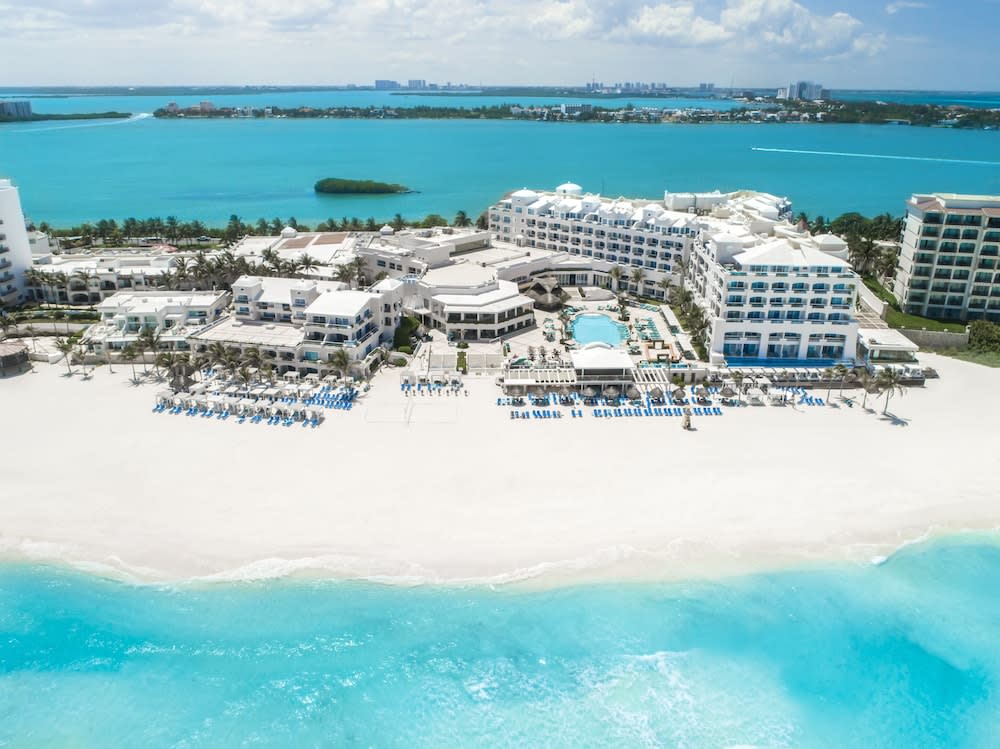 Wyndham Alltra Cancun All-Inclusive Resort 1