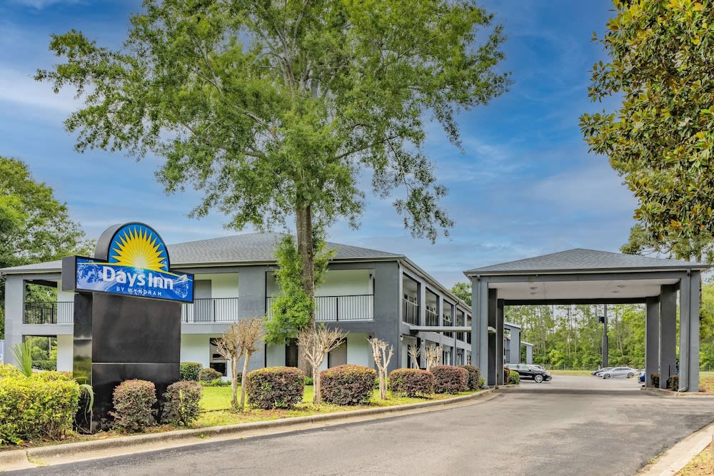 Days Inn by Wyndham Pensacola I-10 1