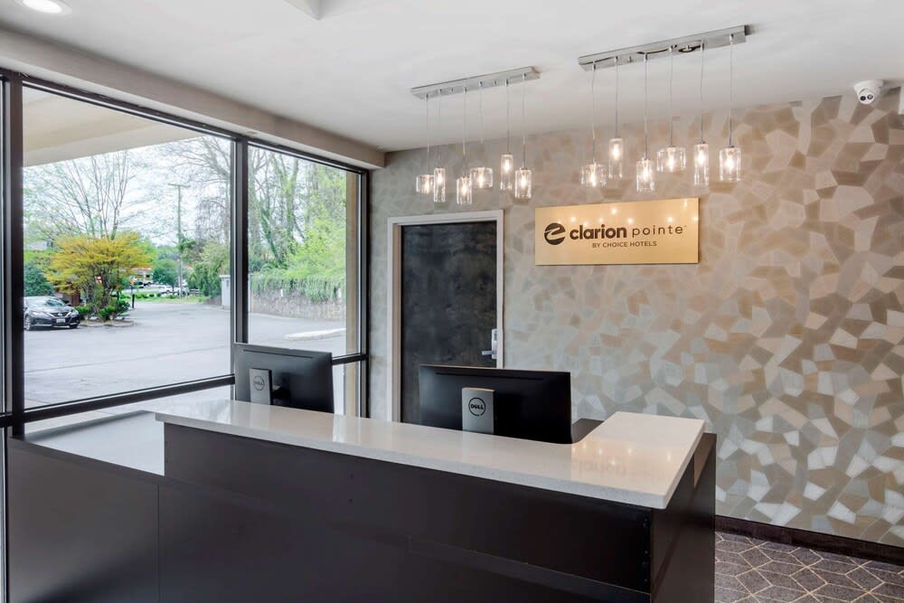 Clarion Pointe Charlottesville 2