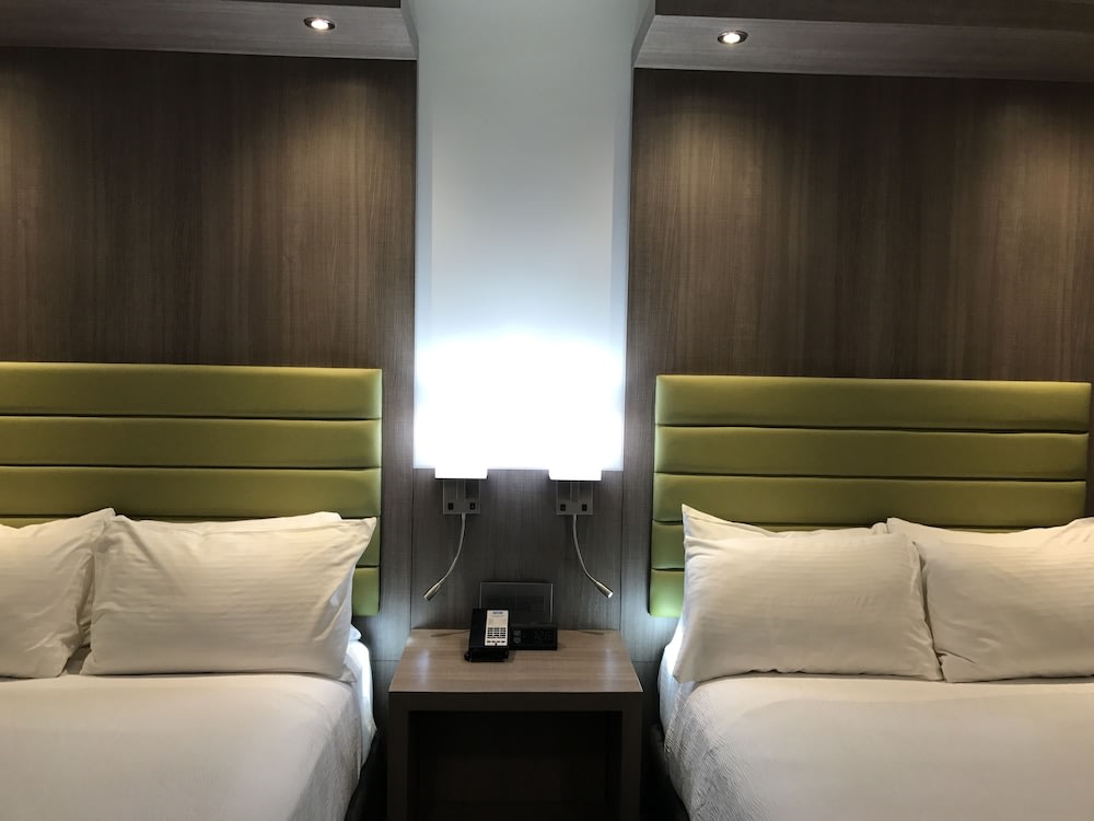 Rodeway Inn near Melrose Ave 5