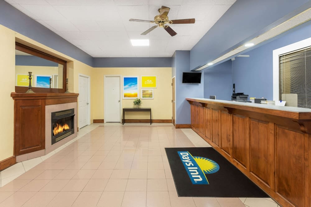 Days Inn by Wyndham Orangeburg South 2