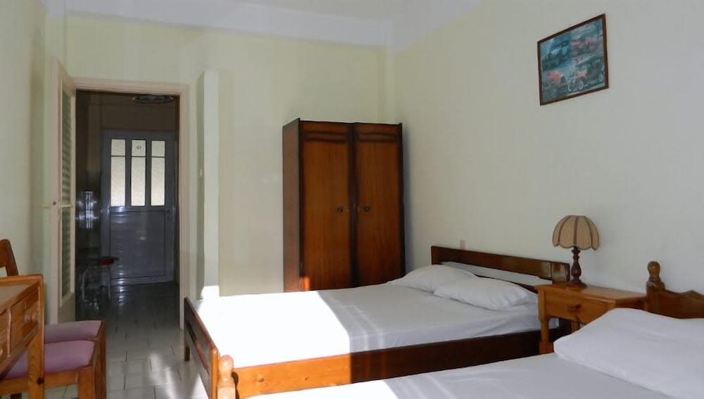 Logara's Apartments 4