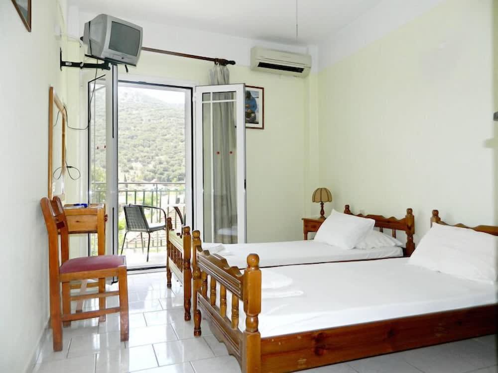 Logara's Apartments 5