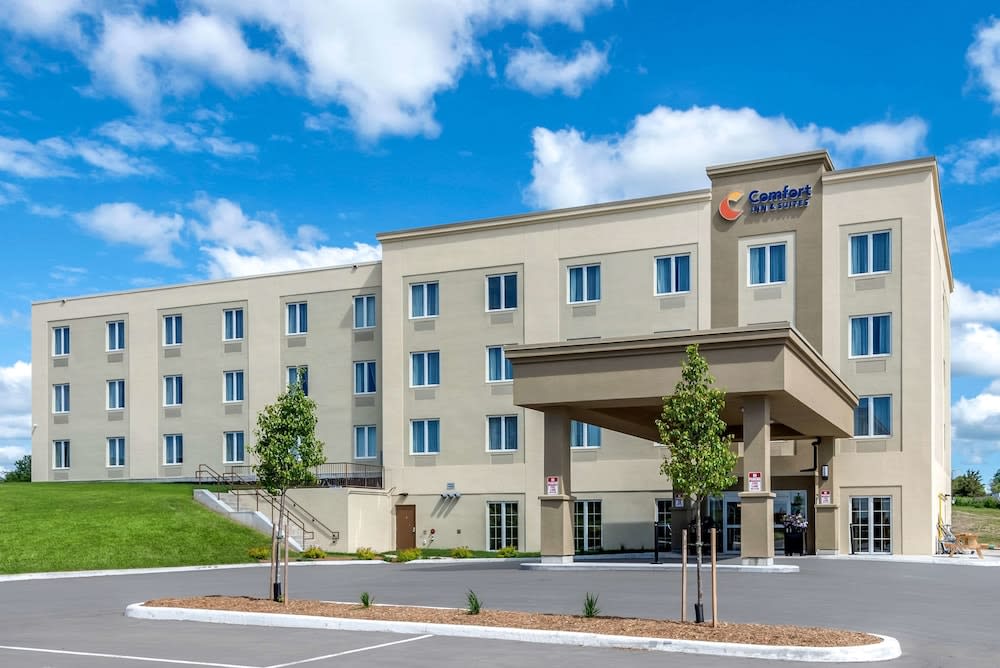 Comfort Inn & Suites 1