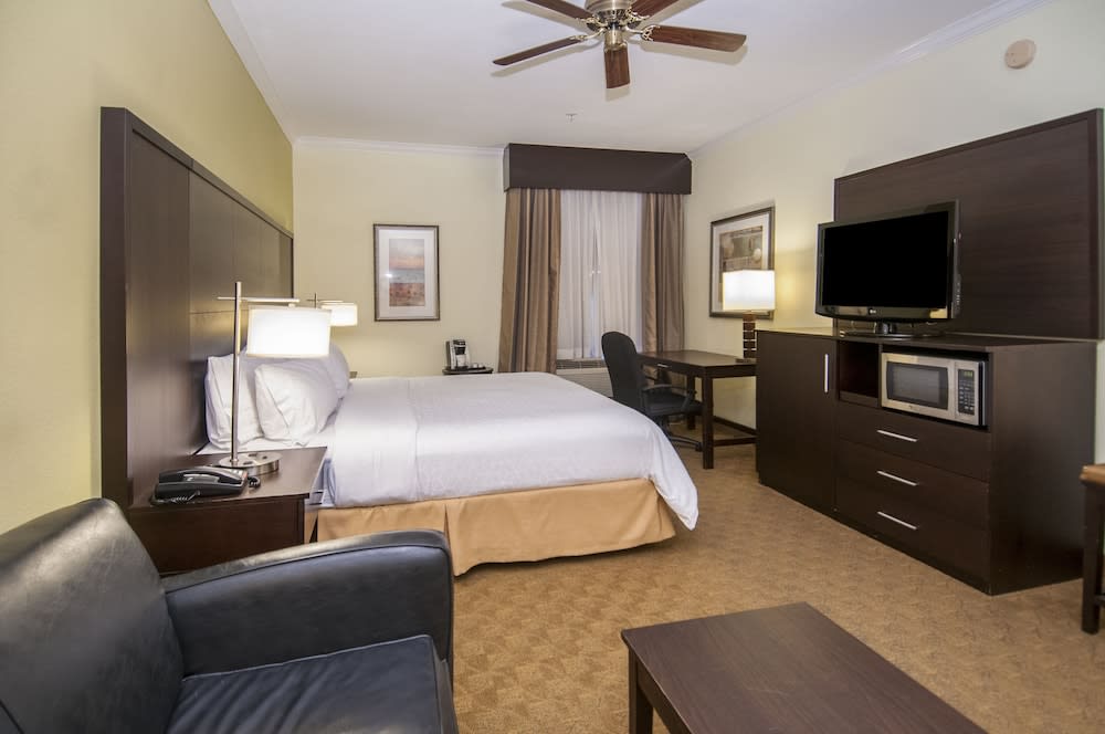 Holiday Inn Express & Suites HOUSTON NORTH INTERCONTINENTAL by IHG 1