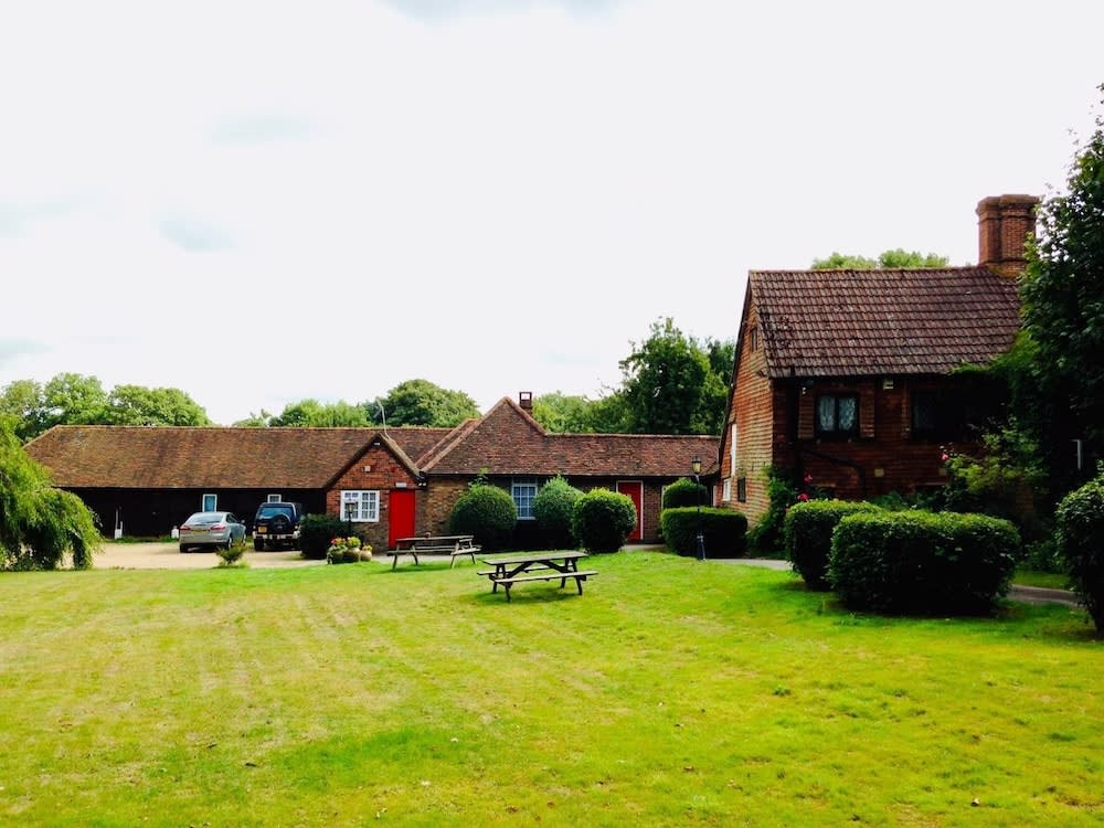 Oldlands Farmhouse Gatwick 1