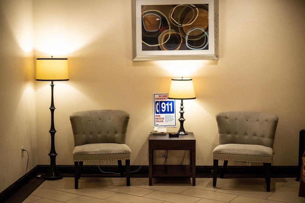 Rodeway Inn & Suites 4