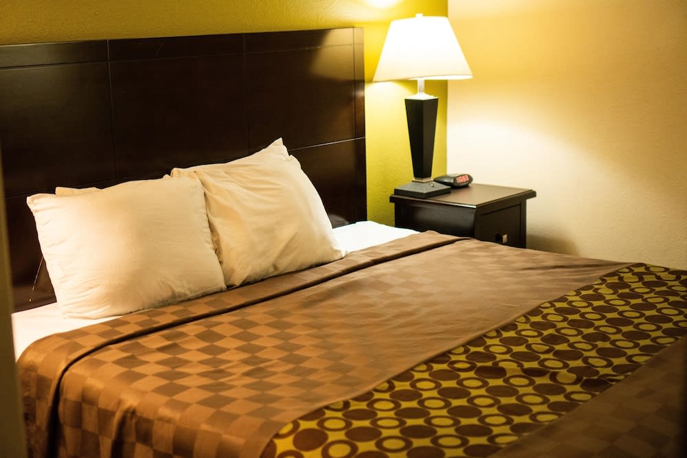 Rodeway Inn & Suites 5