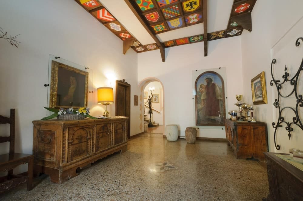 Sembenini Palace 2