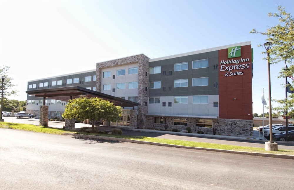 Holiday Inn Express & Suites JOHNSTOWN by IHG 1