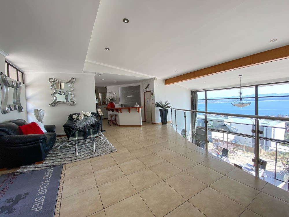 Bar-t-nique Guest House 2