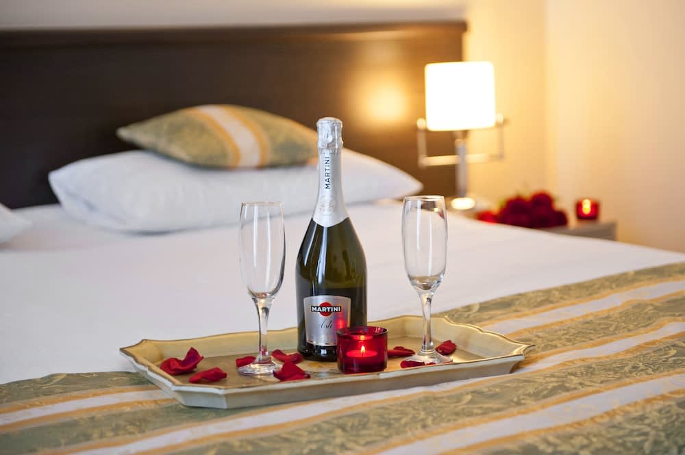 Manhattan Hotel & Restaurant 5