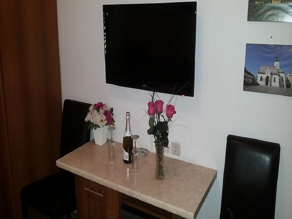 Angela Classic Rooms 2