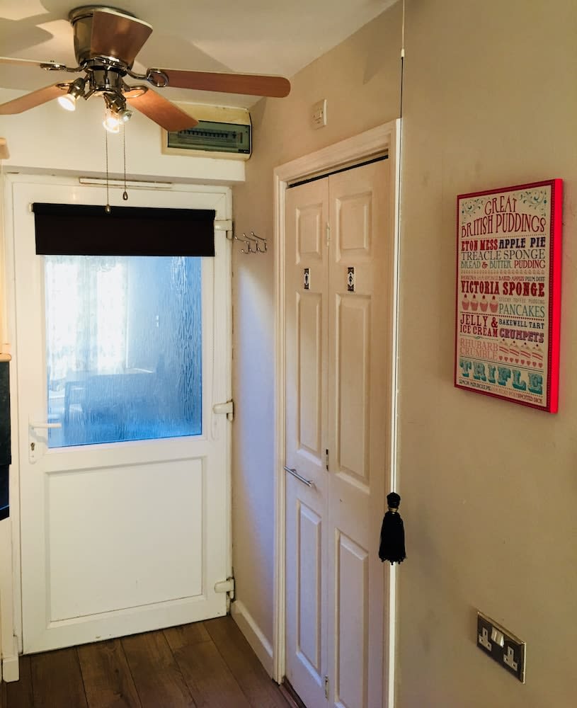 Oxford Private Studio - Parking 2