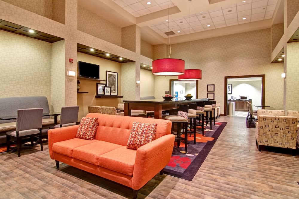 Hampton Inn & Suites Red Deer 2