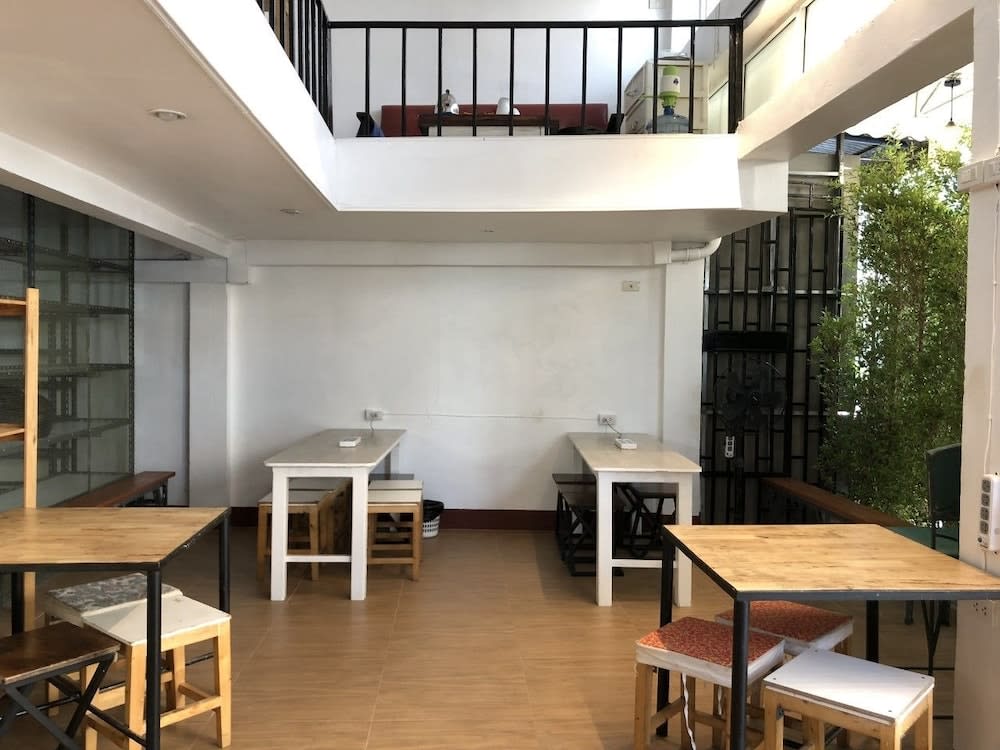 PLOY Hostel 2