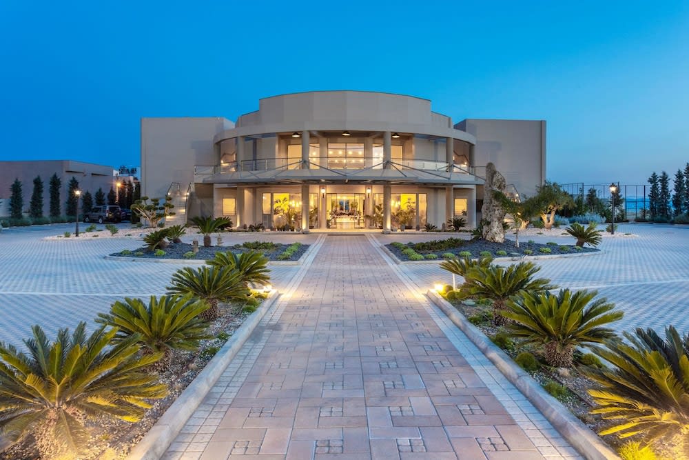 Elysian Luxury Hotel and Spa 1