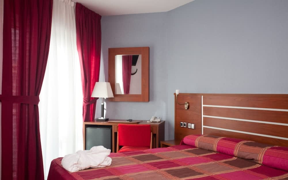 La Familia Gallo Rojo 4