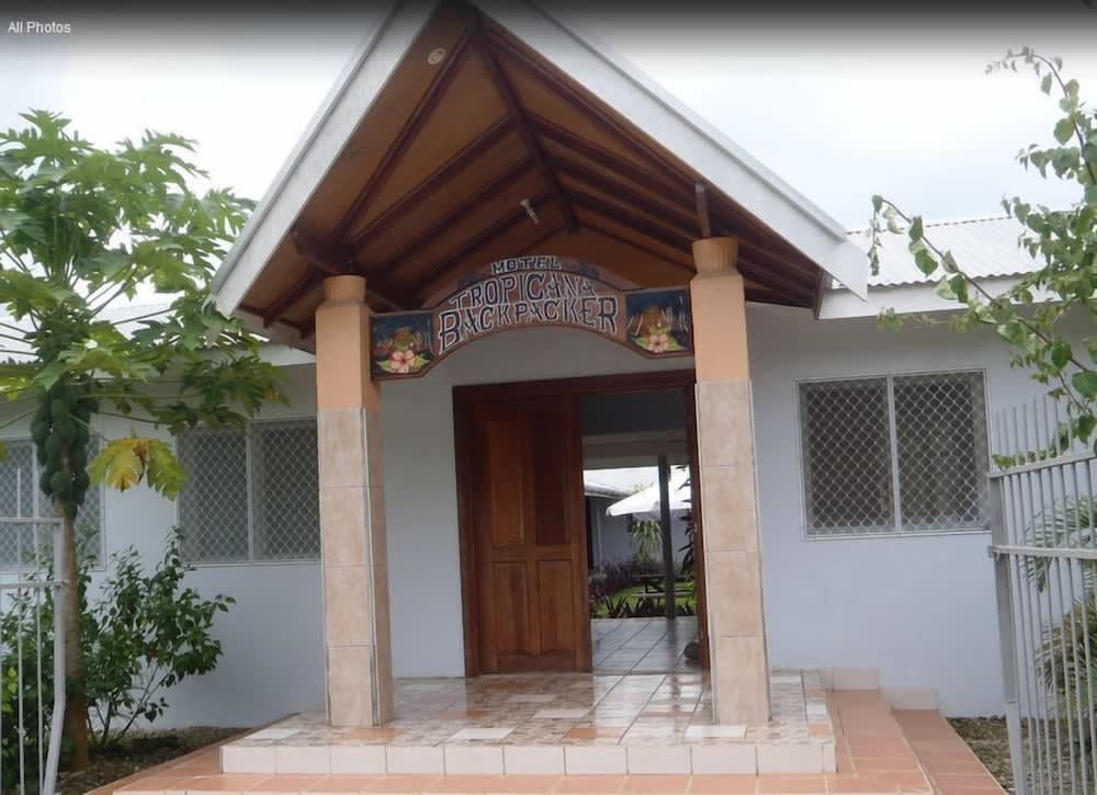 Tropicana Motel & Backpackers 1