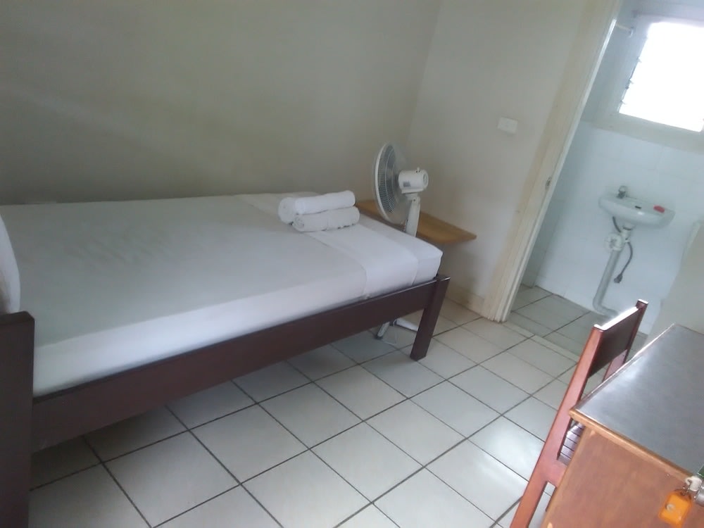 Tropicana Motel & Backpackers 2