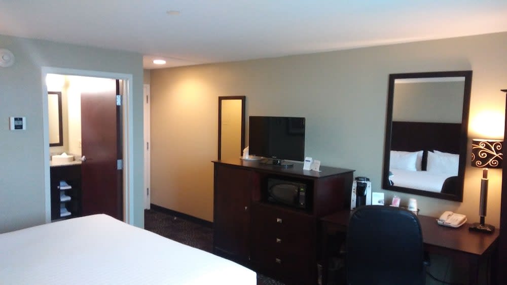 Holiday Inn Express & Suites Pittsburgh West - Greentree, an IHG Hotel 5