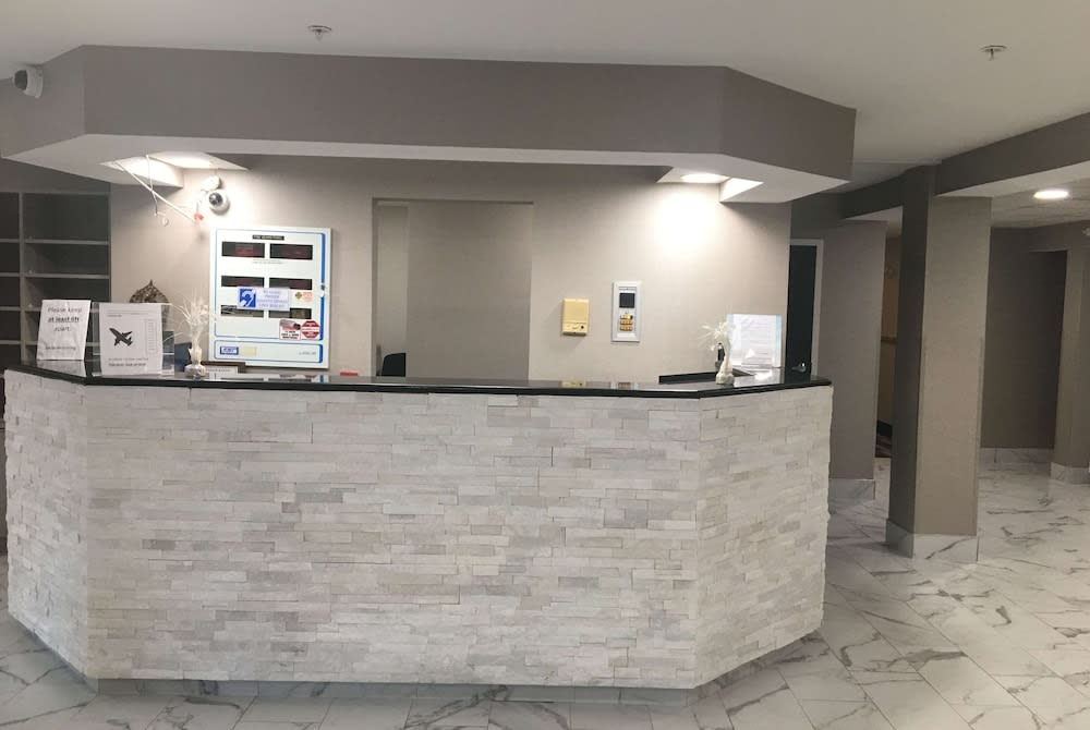 Microtel Inn by Wyndham Charlotte Airport 2