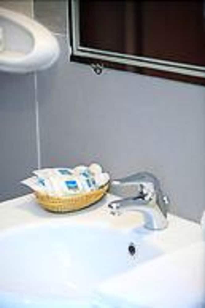 Les Amaryllis Saly 5