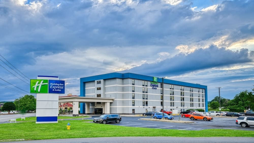 Holiday Inn Express & Suites PIGEON FORGE/NEAR DOLLYWOOD by IHG 1