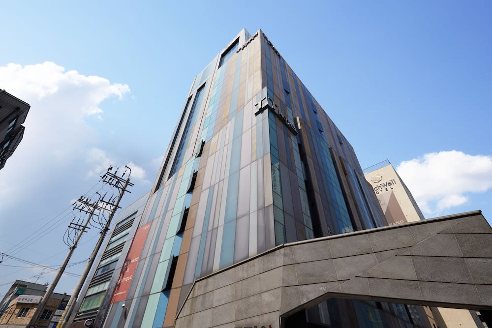 Tria Business & Boutique Hotel 1