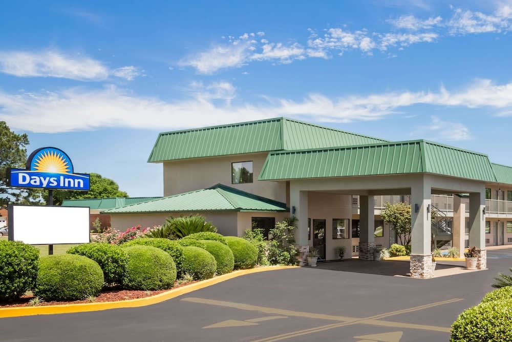Days Inn by Wyndham Blakely 1