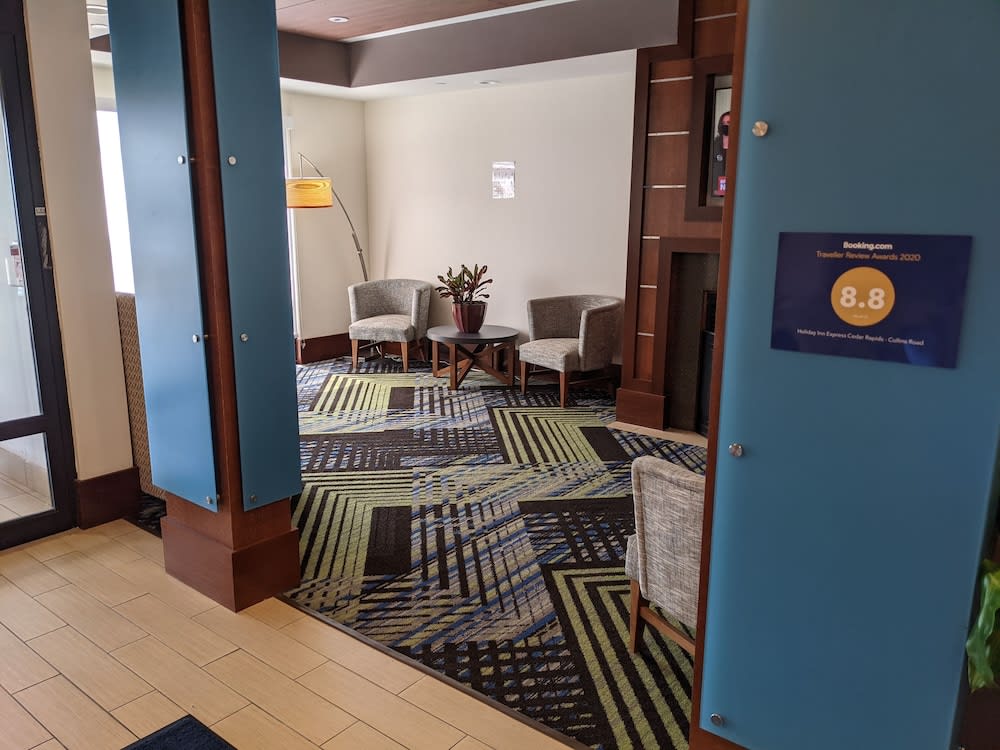 Holiday Inn Express CEDAR RAPIDS (COLLINS RD) by IHG 2