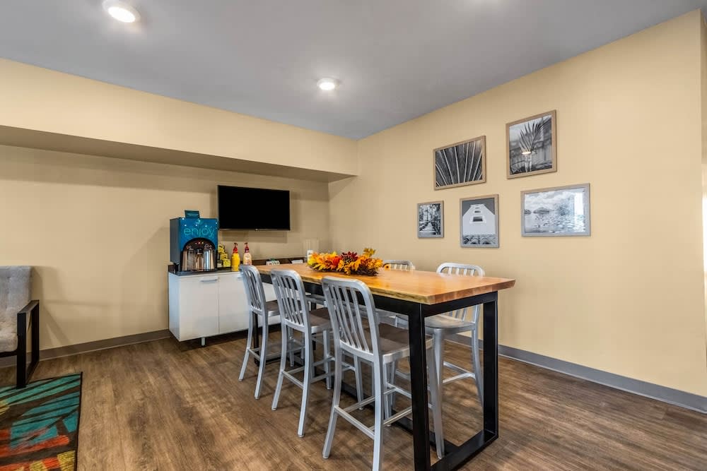 WoodSpring Suites Tamarac 2