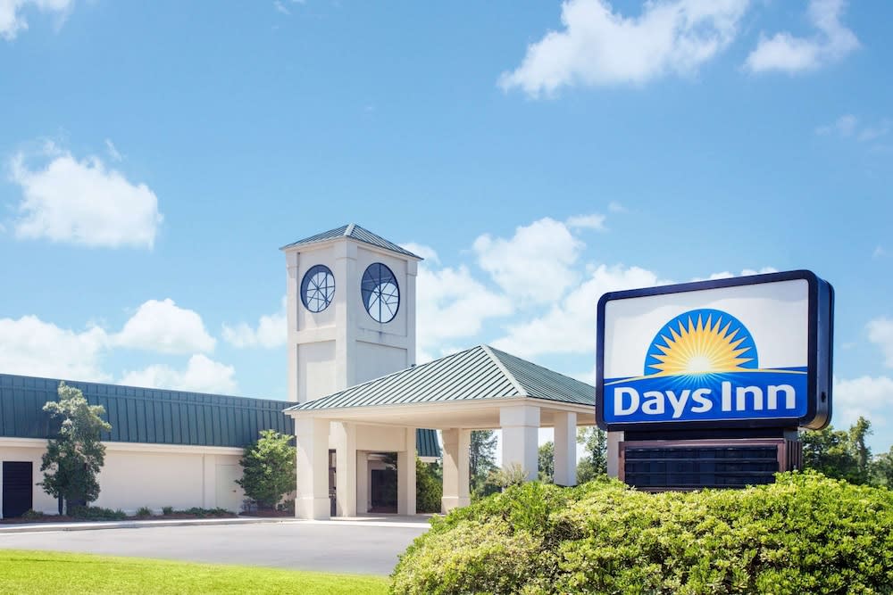 Days Inn by Wyndham Metter 1