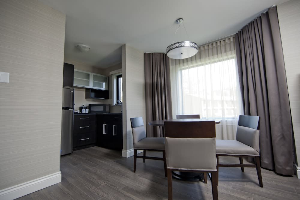 Ramada by Wyndham Ottawa On The Rideau 2