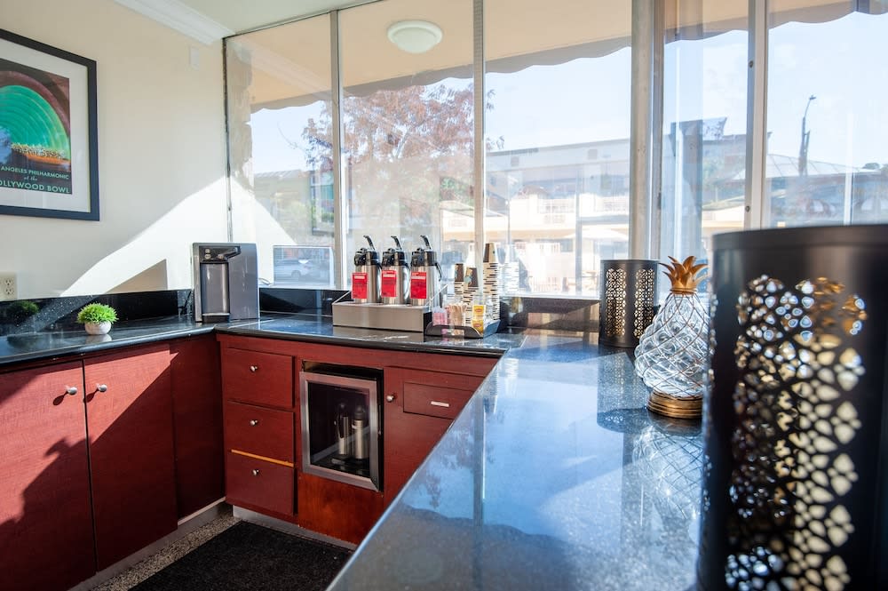 Studio City Court Yard Hotel 2