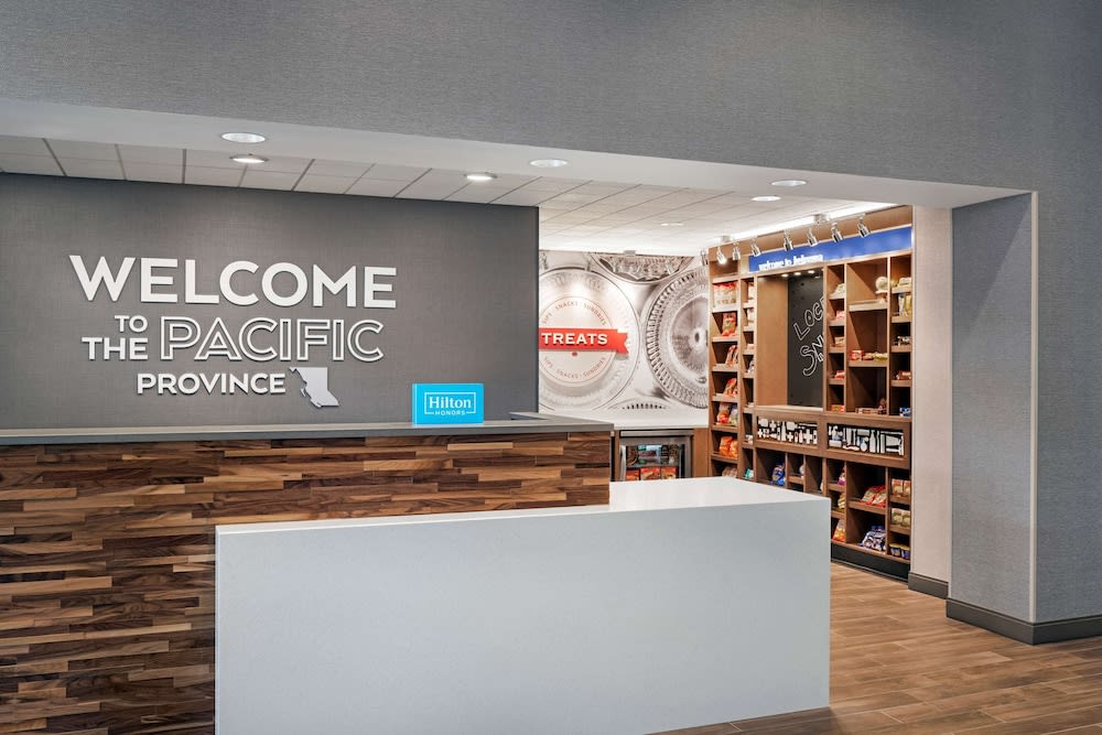 Hampton Inn & Suites Kelowna, British Columbia, Canada 4