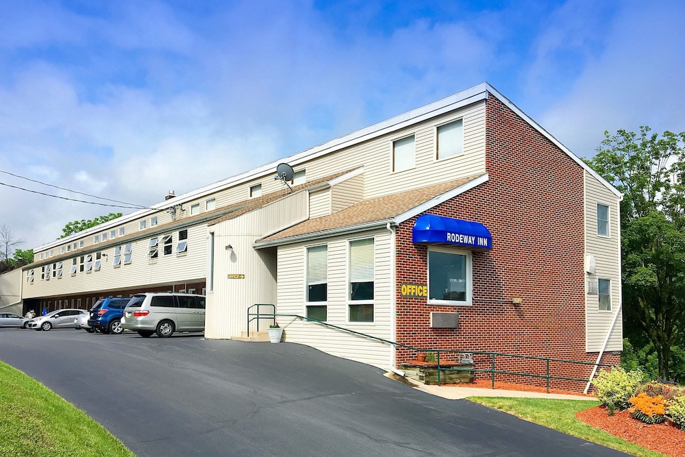 Rodeway Inn State College - near University 1
