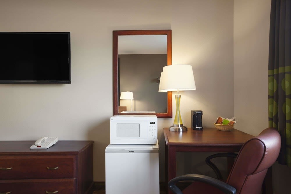 Super 8 by Wyndham Fremont NE 3