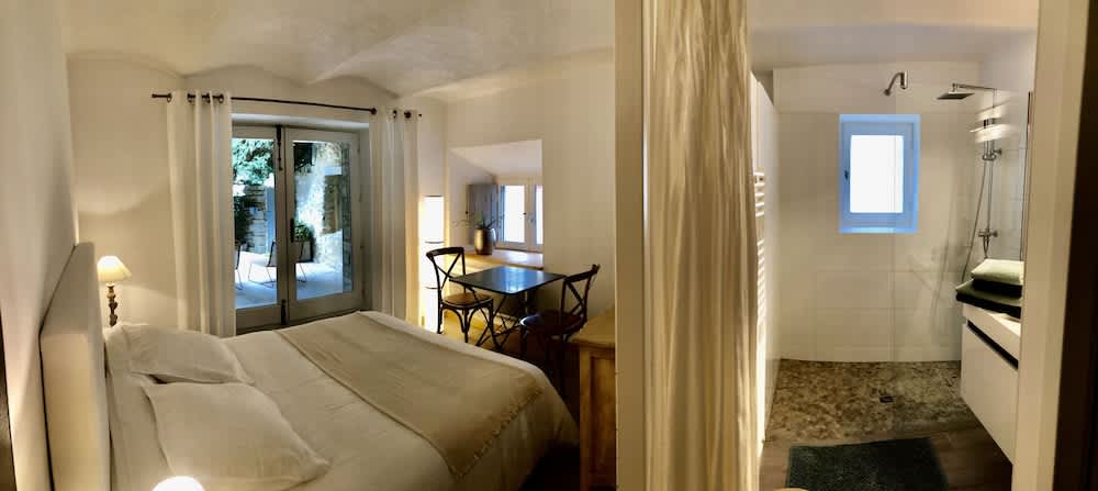 La Maison des Vendangeurs - TABLE D'HÔTES le soir du jeudi au dimanche- Jacuzzi - Balnéo SPA - ACCES PISCINE pour toutes les chambres sauf STUDIO COQUET- Piscine de mai à mi-octobre 2