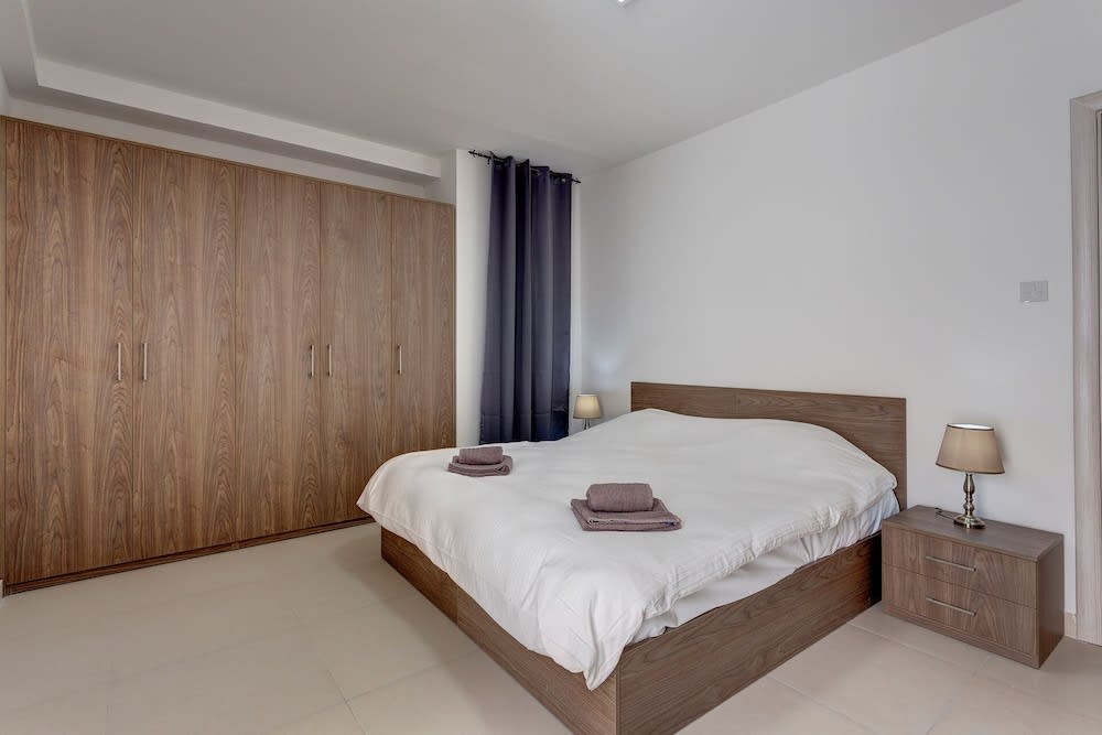 Modern 1BR Apartment in a Central Location 2
