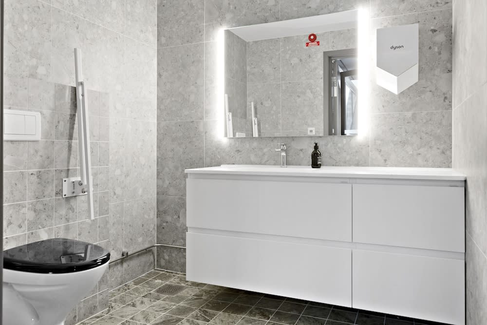 Best Western Hotel at 108 5