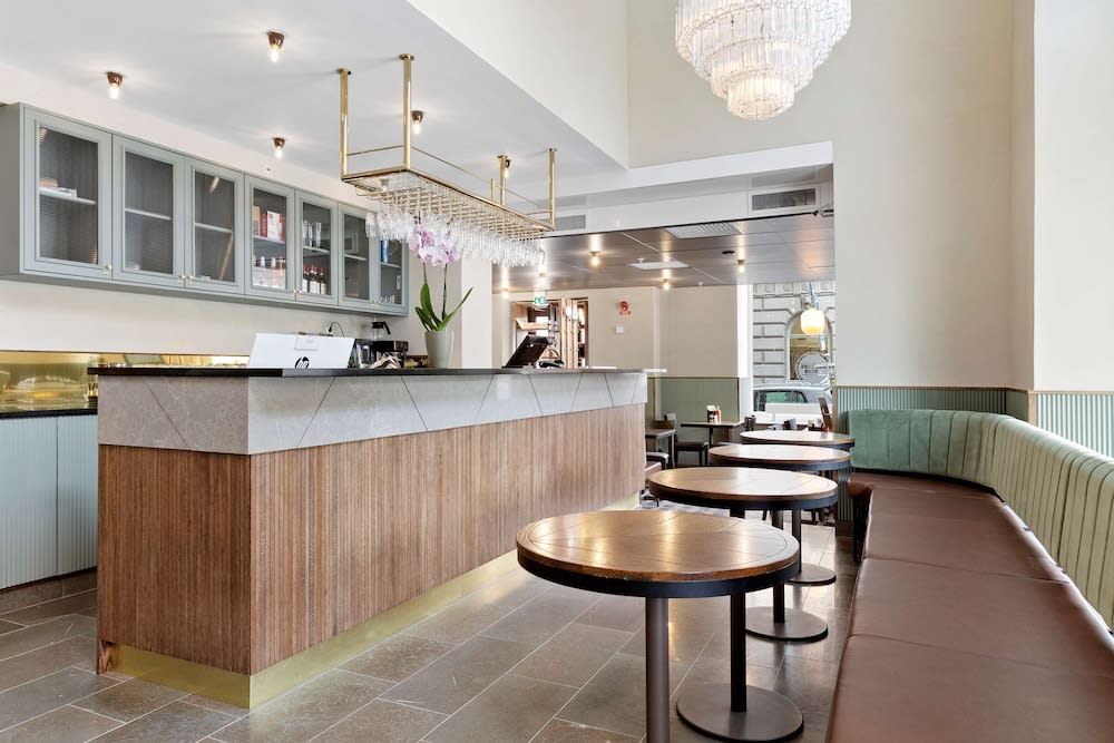 Best Western Hotel at 108 3