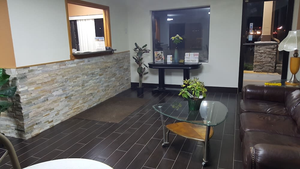 Americas Best Value Inn & Suites Harrisonville 2