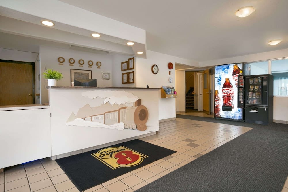 Super 8 by Wyndham Revelstoke BC 2