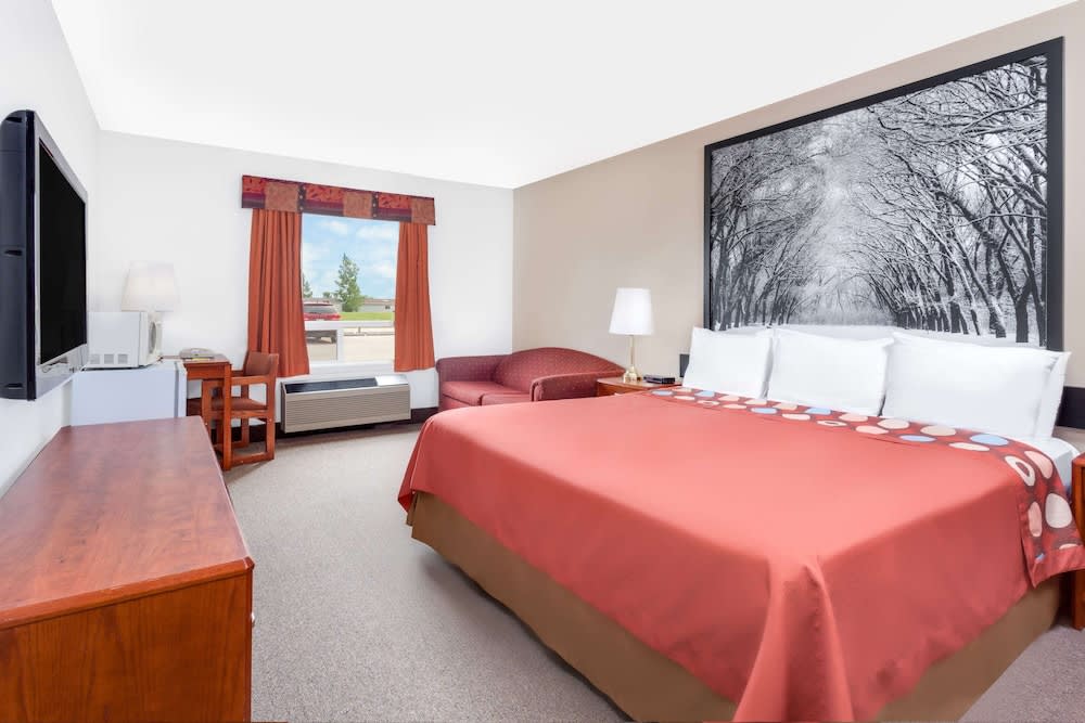 Super 8 by Wyndham Morden 2