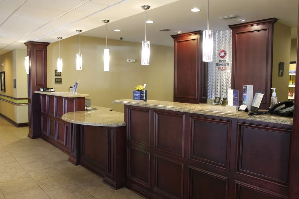 Best Western Plus Chalmette Hotel 2